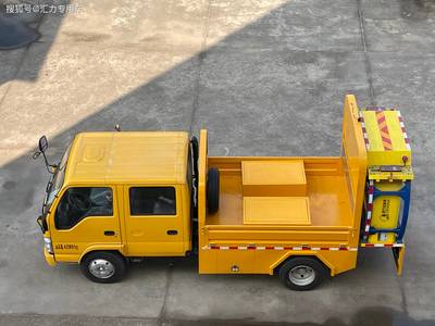 12噸防撞緩沖車 高速道路養(yǎng)護(hù)施工中不可或缺的“移動(dòng)安全堡壘”
